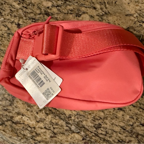 NWT Lululemon Everywhere SAKO Pink 1L Crossbody Beltbag - Picture 6 of 7